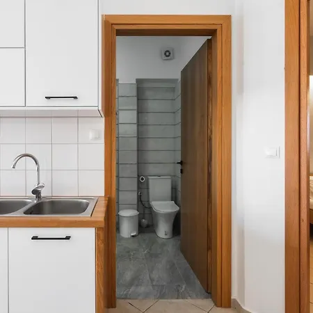 Wink Bnb Paraliaki Apartamento *